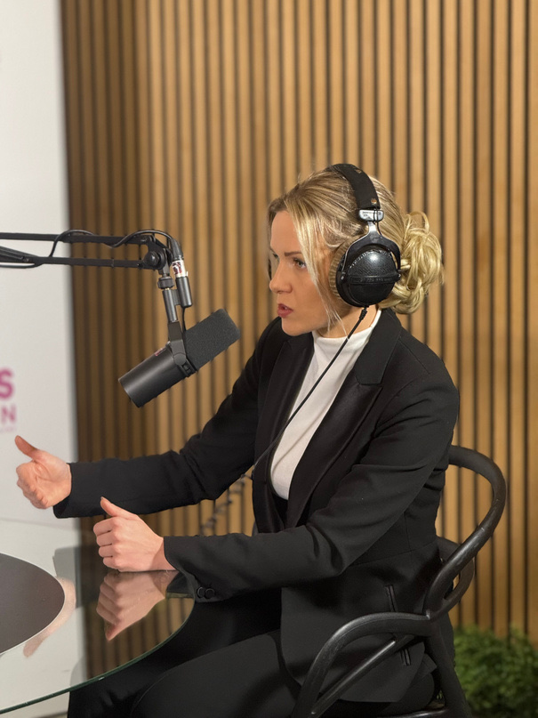 Nagranie rozmowy w studiu podcastowym